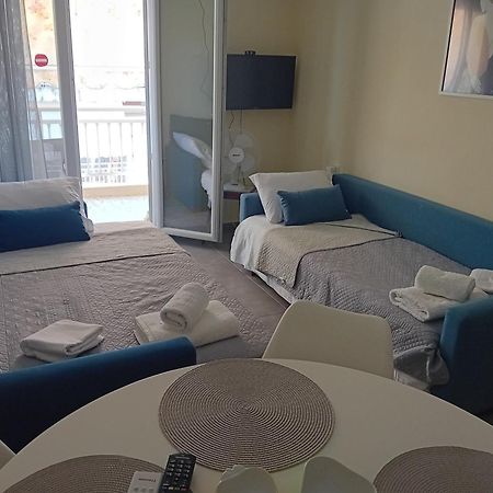 Sea Apartment Néa Péramos Екстериор снимка