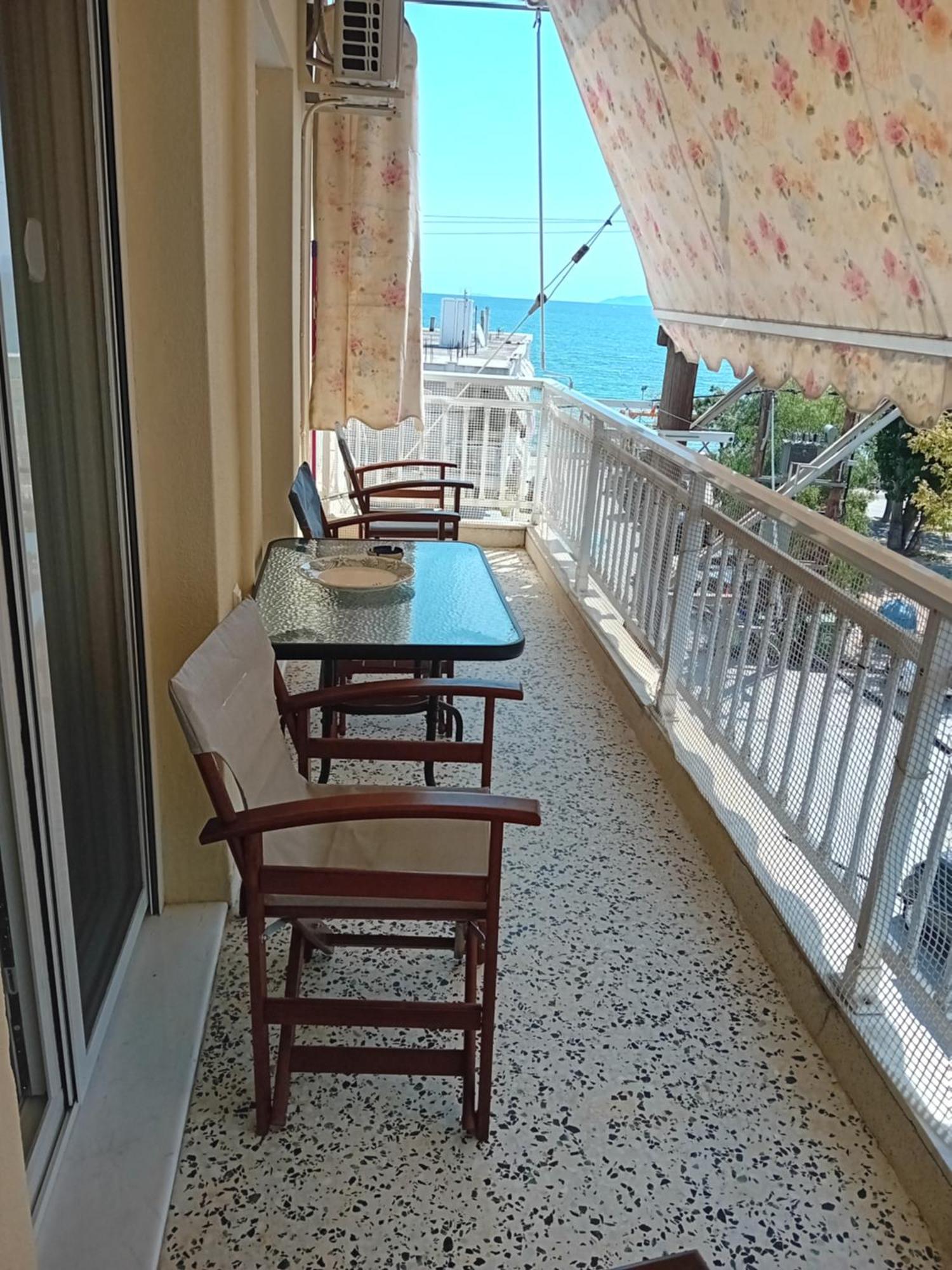 Sea Apartment Néa Péramos Екстериор снимка