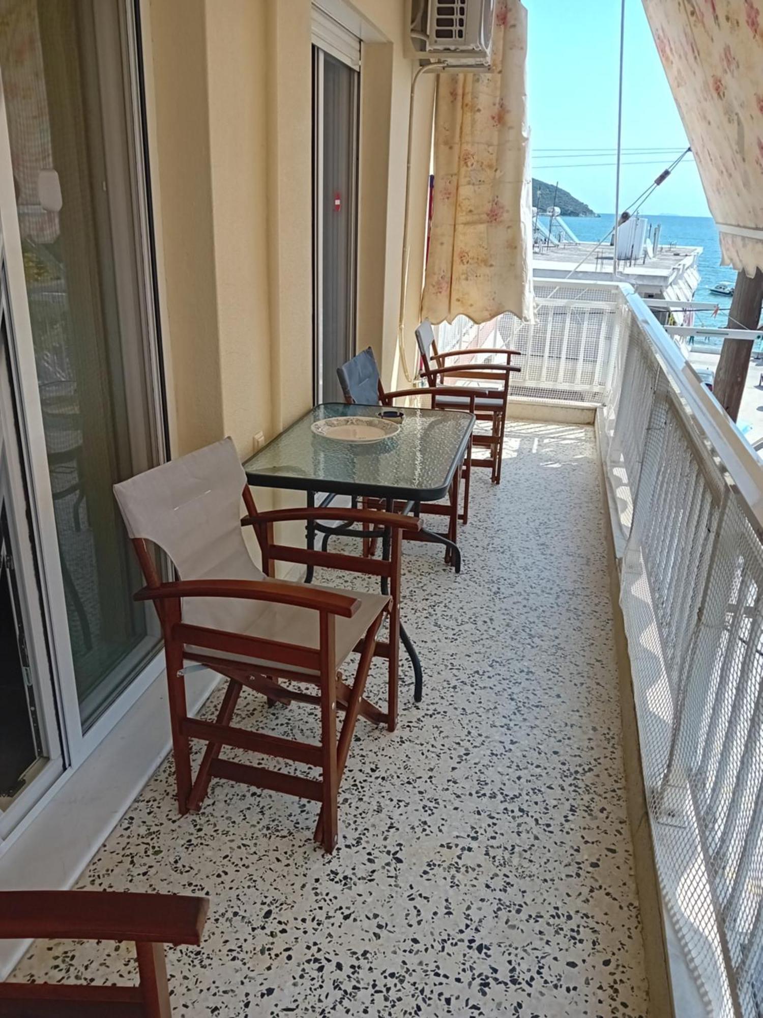 Sea Apartment Néa Péramos Екстериор снимка