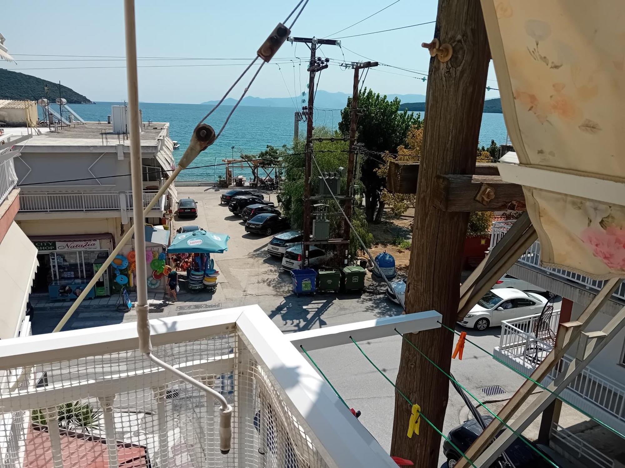 Sea Apartment Néa Péramos Екстериор снимка